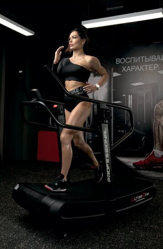 Механическая беговая дорожка UltraGym UG-M 003 526_800